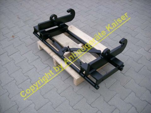 Adapter von Kramer und Claas Lader auf Anbaugeräte mit Euroaufnahme